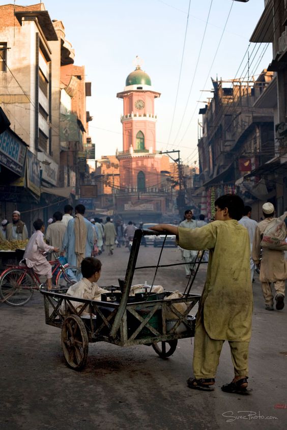 Street scene in the bazaar, Peshawar, North West Frontier Province, Pakistan, Asia
